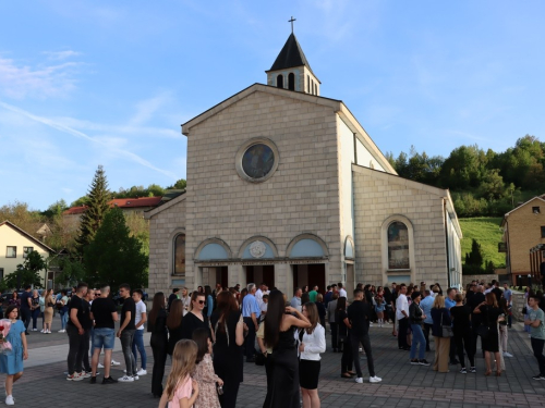 FOTO/VIDEO: Matura 2022. - Defile mladosti na ulicama Prozora