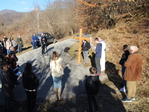 FOTO: Put križa u župi Uzdol - Prva korizmena nedjelja