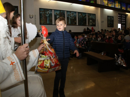 ​FOTO: Sv. Nikola s radošću dočekan u župi Rumboci