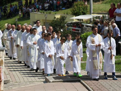 FOTO: Na Uzdolu svečano proslavljen sv. Ivo i 160. obljetnica župe