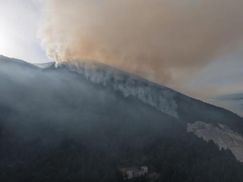 Požar u Rami i dalje gori: Helikopter OS BiH na terenu, iščekuje se pomoć kanadera iz Hrvatske