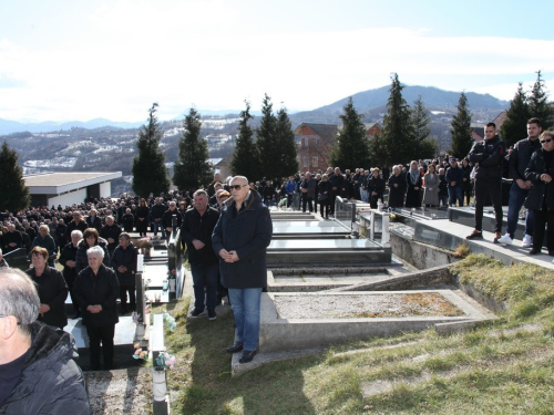 FOTO: Pokopan Marinko Zelenika, stotine ljudi na ispraćaju