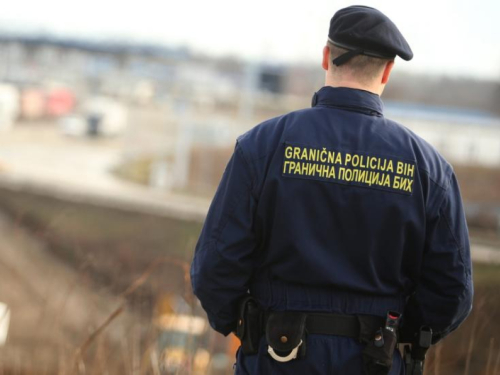 Granična policija prodaje automobile, čamce, patrolne brodove i sanke