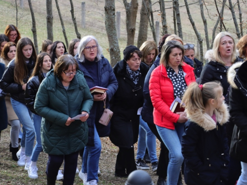 FOTO: Put križa kroz fratarski gaj na Šćitu