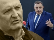 Helez tvrdi da Dodik planira bijeg iz zemlje, a on mu odgovorio: Dojavu ministar dobio od konobarice