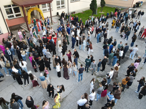FOTO/VIDEO: Uskoplje ispratilo 63 maturanta, među njima i 9 iz Rame