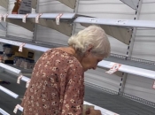 Fotka koja slama srca: Nakon onog što je zatekla u trgovini, baka otišla u suzama