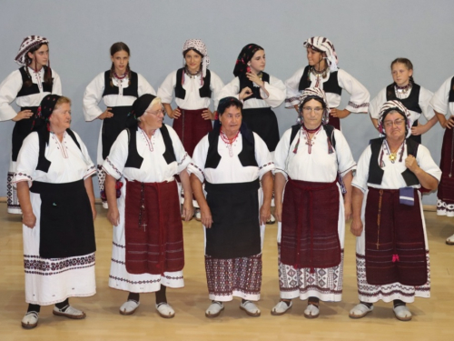 FOTO/VIDEO: 2. večer folklora u Prozoru - ''Običaje svoje zaboravit neću''