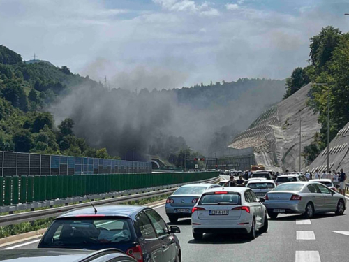 Zapalio se automobil u tunelu Ivan