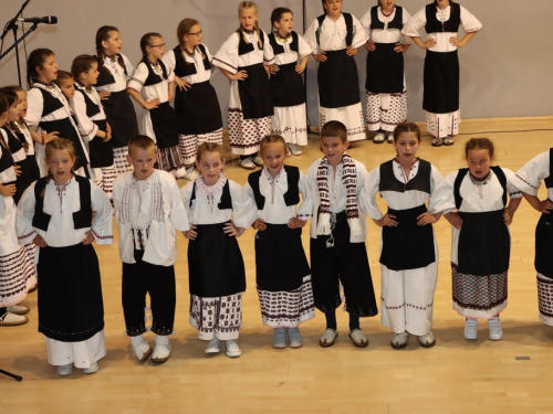 FOTO/VIDEO: Škola folklora u Prozoru koncertom predstavila svoj rad