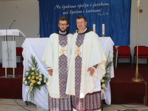 FOTO: Mlada misa fra Franje Barabana u Rumbocima