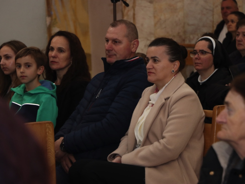 FOTO: Čuvarice pjesmom ispunile crkvu na Šćitu