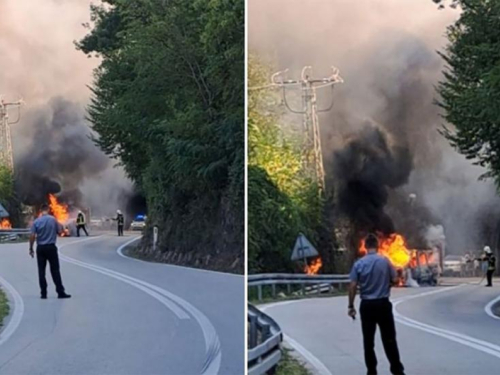 Na magistralnoj cesti Prozor - Jablanica izgorio kombi