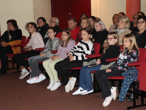 FOTO: U Prozoru izvedena ''Čaša'': Predstava o Bosni i dilemi odlaska i ostanka