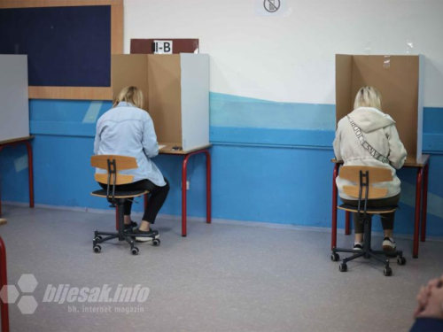 Otvorena birališta - prvi birači obavili građansku dužnost
