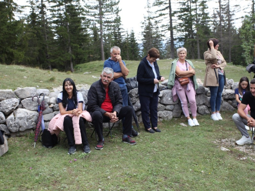 FOTO: Na Vranu služena sv. misa za poginule duvandžije