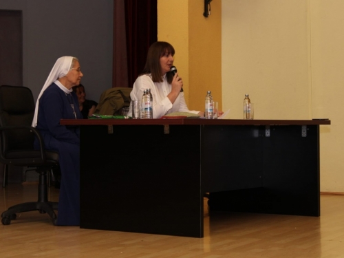 FOTO: S. Marta Nikolić u Prozoru predstavila svoj misionarski rad
