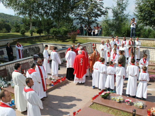 FOTO/VIDEO: Na Uzdolu obilježena 23. obljetnica stravičnog pokolja nad Hrvatima