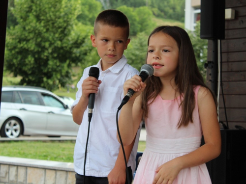 FOTO: 16. festival duhovne glazbe ''Djeca pjevaju Isusu'' u župi Prozor