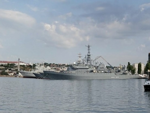 Ukrajina pomorskim dronovima napala ruske brodove na Krimu