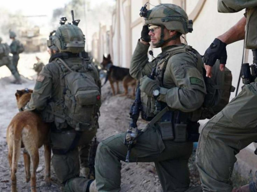 Izrael napada Hamas u tunelima nakon što je opkolio Gazu