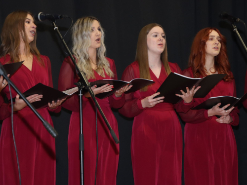 FOTO: U Prozoru održan koncert ''Svim na zemlji''