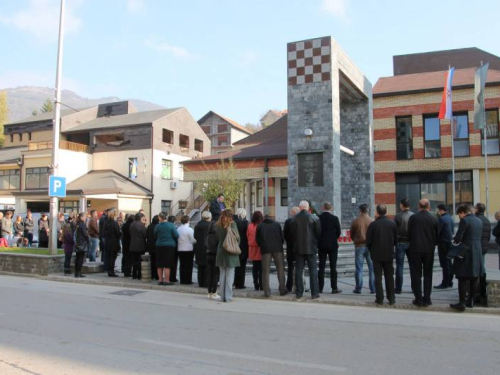 Povodom Svih svetih u Prozoru zapaljene svijeće za poginule i preminule branitelje