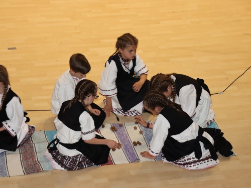 FOTO/VIDEO: Škola folklora u Prozoru koncertom predstavila svoj rad