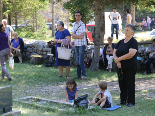 FOTO/VIDEO: Na Vran planini služena misa za poginule duvandžije