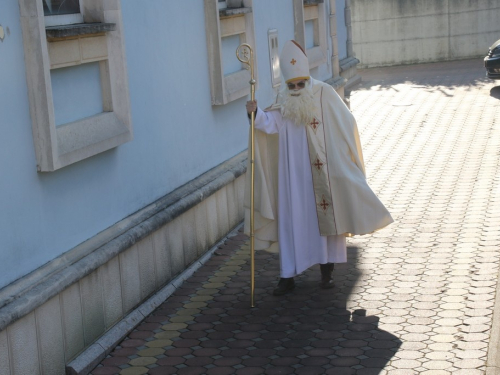 U Prozoru svečano otvoren Božićni sajam