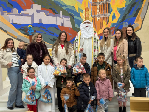 Sv. Nikola posjetio djecu na Orašcu