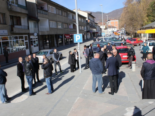 FOTO: Povodom Svih svetih u Prozoru zapaljene svijeće za poginule i preminule branitelje