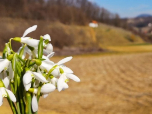 U BiH sunčano, u drugoj polovini dana oblačno