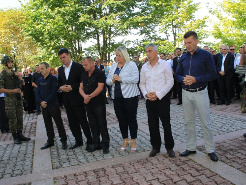 FOTO/VIDEO: Na Uzdolu obilježena 22. obljetnica stravičnog pokolja nad Hrvatima