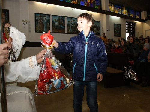 ​FOTO: Sv. Nikola s radošću dočekan u župi Rumboci