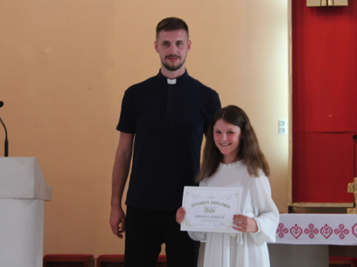 FOTO: U Prozoru održan 18. festival duhovne glazbe ''Djeca pjevaju Isusu''