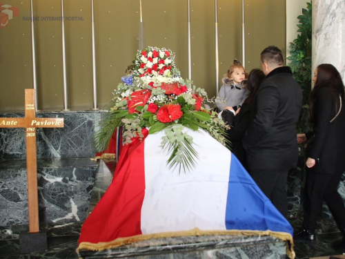 FOTO: Na Mirogoju sahranjen pukovnik Ante Pavlović