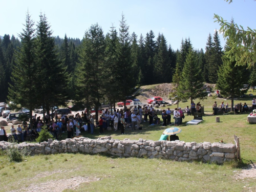 FOTO/VIDEO: Na Vran planini služena misa za poginule duvandžije