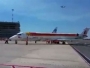 VIDEO: 11 radnika guralo 26 tona teški avion pun putnika