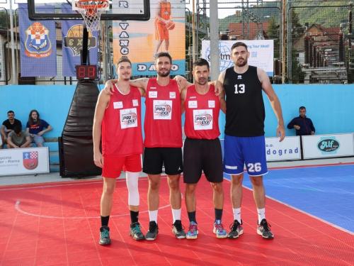 FOTO: Druga večer Streetball turnira u Prozoru