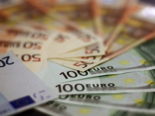 Jedino Slovenci imaju plaću veću od 1.000 eura, BiH ni s povećanjem preko 450