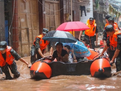 Velike oluje u Kini, brana kraj grada od 7 millijuna ljudi može popustiti svaki čas