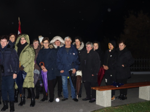 VIDEO/FOTO: U Podboru započela molitva krunice za domovinu