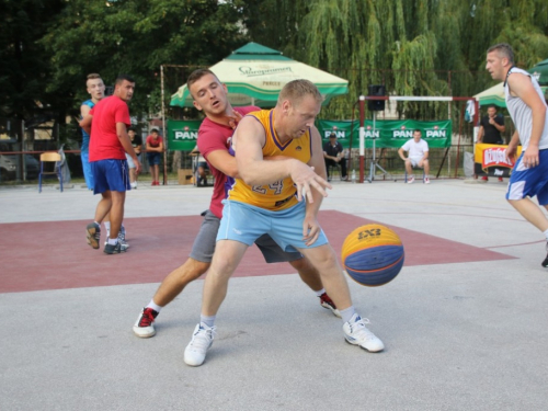 FOTO: Počeo turnir u uličnoj košarci ''Streetball Rama 2017.''