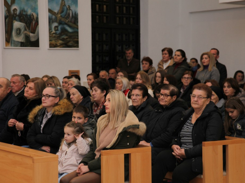 FOTO: Drugi dan duhovne obnove u župi Rumboci i koncert VS „Arabella“