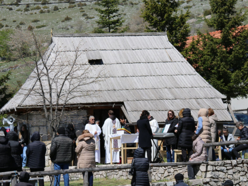 FOTO: Druženje Rumbočana i sv. misa na Zahumu