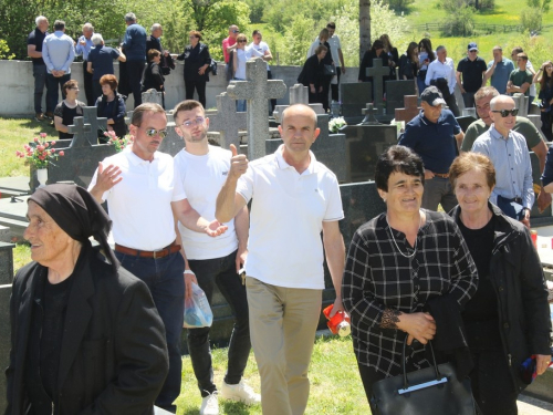 FOTO/VIDEO: Biskup Pero Sudar na Proslapu blagoslovio Spomen ploče