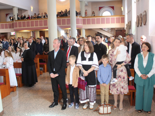 FOTO: Prva sveta pričest u župi Prozor
