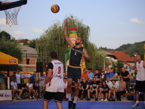 FOTO: Ekipa ''Makarska 3x3'' pobjednik 19. Streetball Rama 2021.