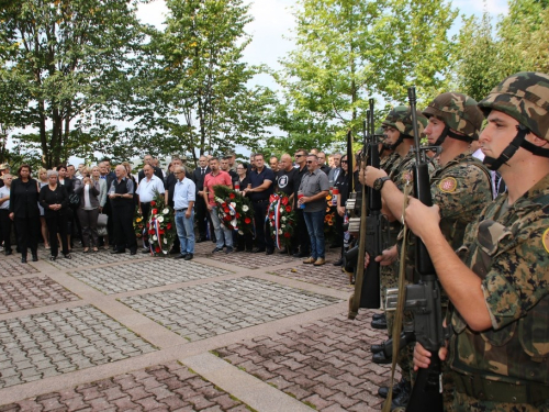 FOTO/VIDEO: Na Uzdolu obilježena 23. obljetnica stravičnog pokolja nad Hrvatima